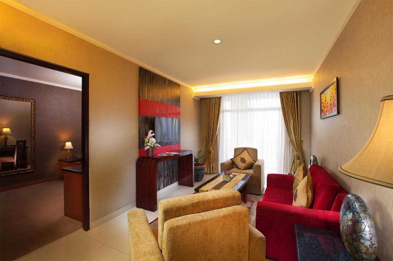Lion Hotel&Plaza Manado Exterior foto