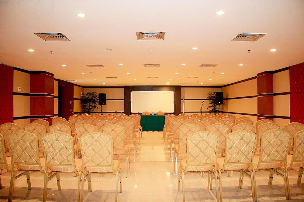 Lion Hotel&Plaza Manado Exterior foto