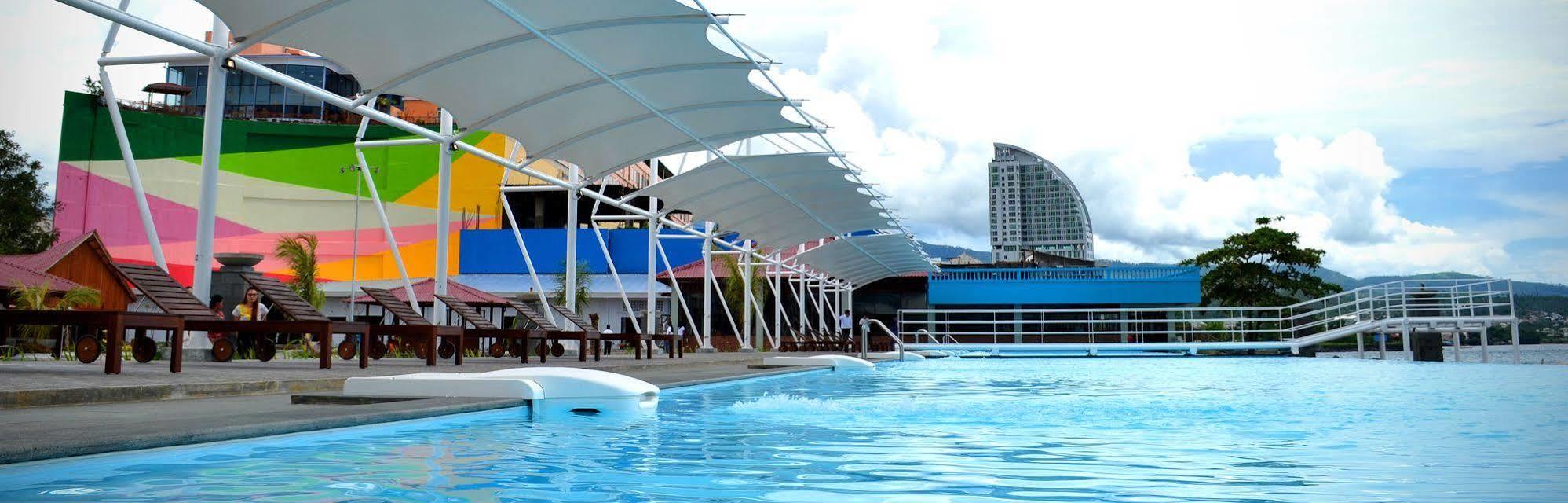 Lion Hotel&Plaza Manado Exterior foto